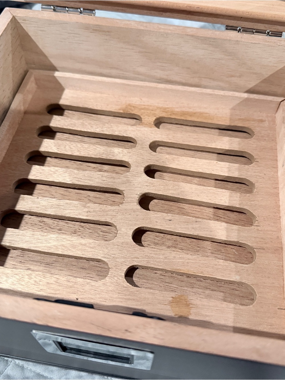 Cigar Humidor - Picture 3 of 7